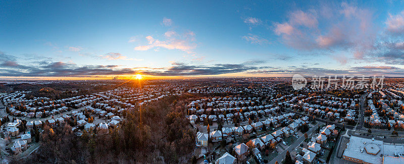 Rutherford road和Islinton Ave.的住宅小区鸟瞰图，Woodbridge, Vaughan，加拿大